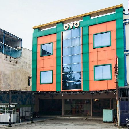 Oyo 529 Hotel Paninda Medan Bagian luar foto