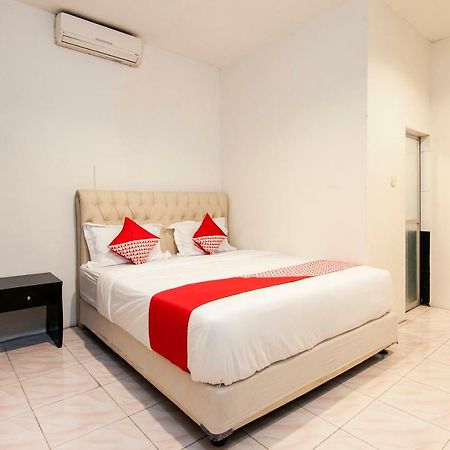 Oyo 529 Hotel Paninda Medan Bagian luar foto