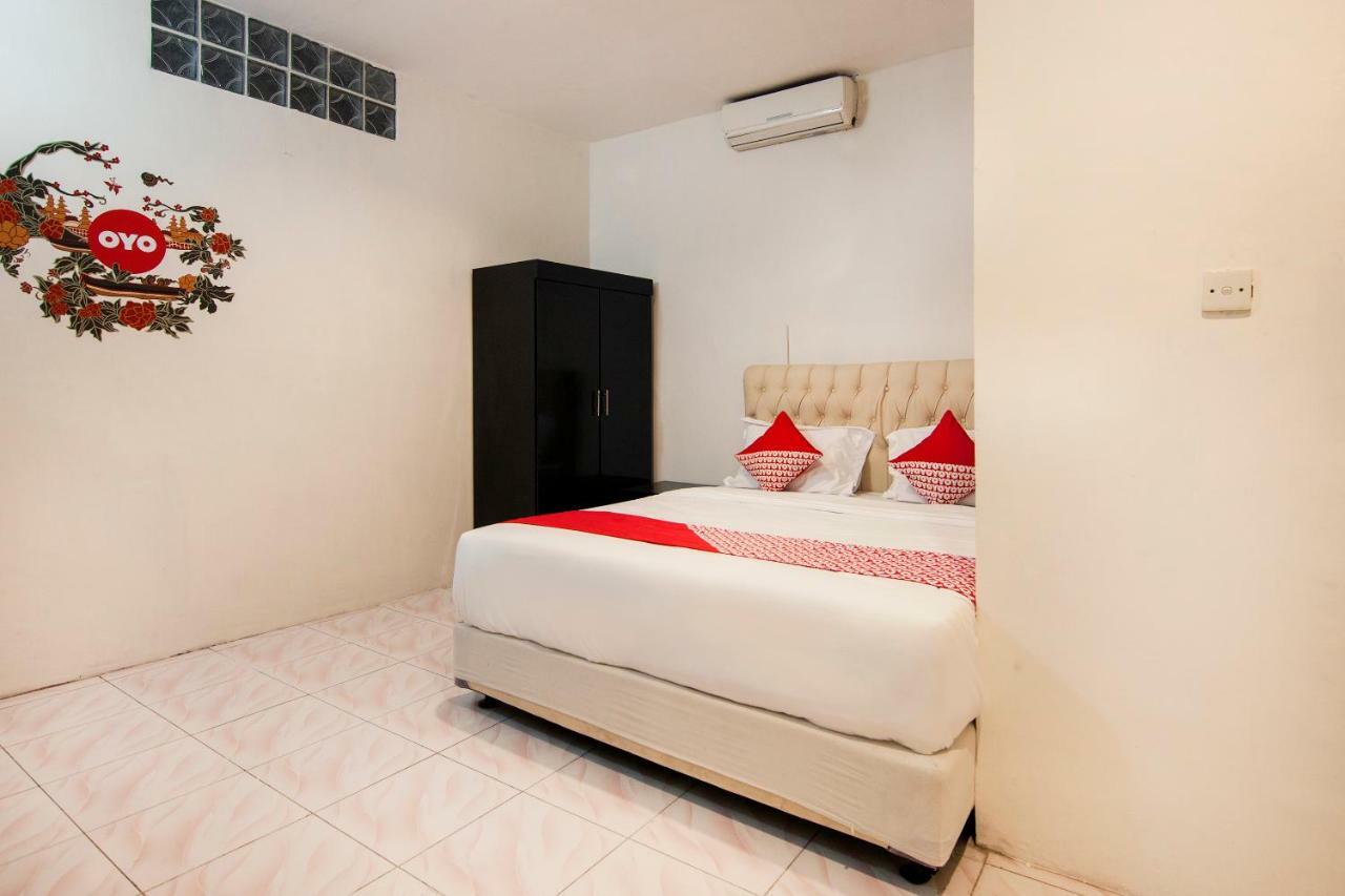 Oyo 529 Hotel Paninda Medan Bagian luar foto
