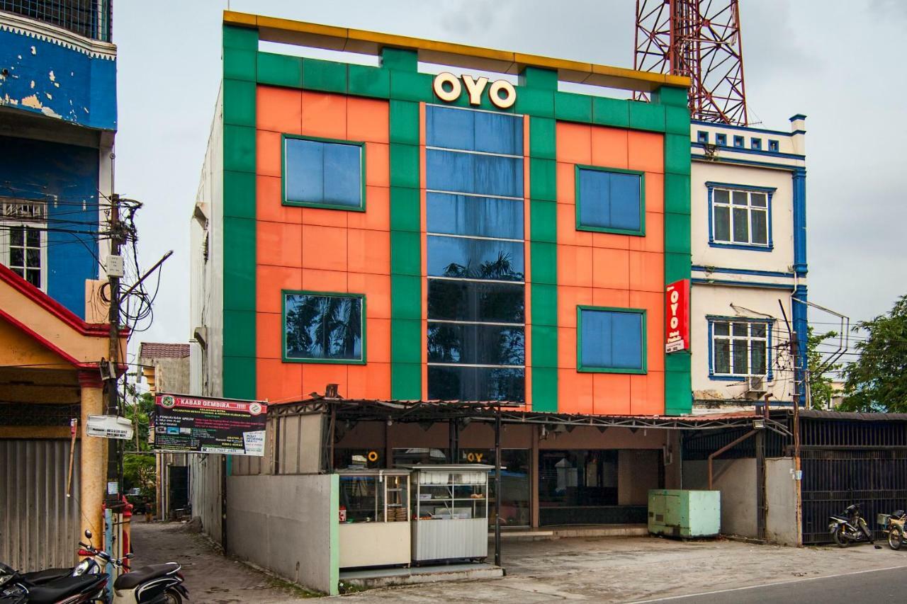 Oyo 529 Hotel Paninda Medan Bagian luar foto