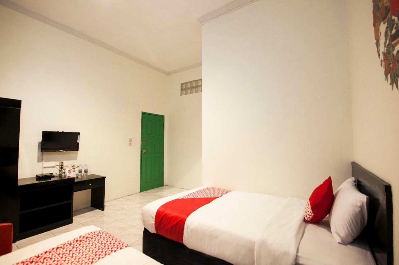Oyo 529 Hotel Paninda Medan Bagian luar foto