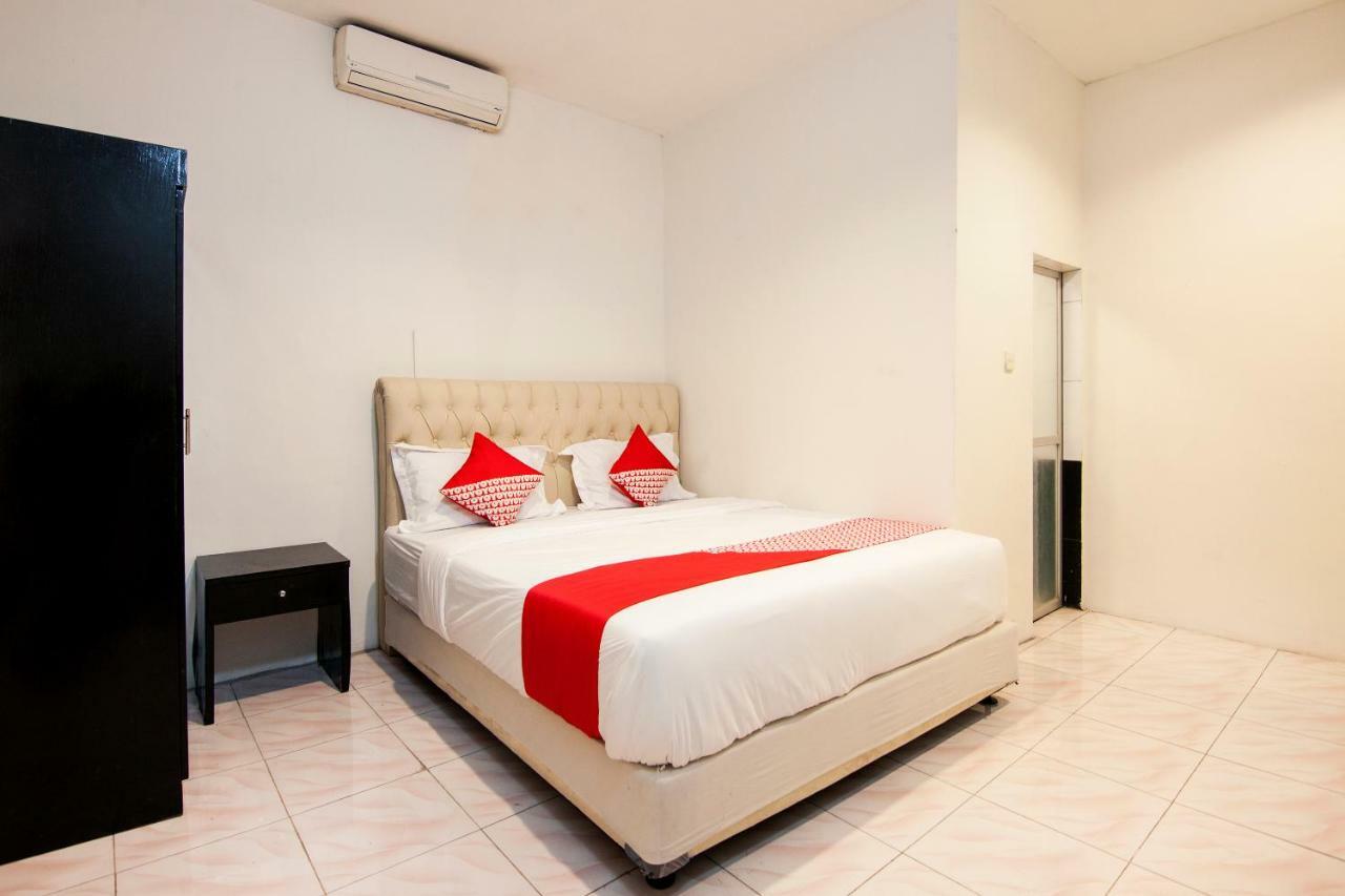 Oyo 529 Hotel Paninda Medan Bagian luar foto