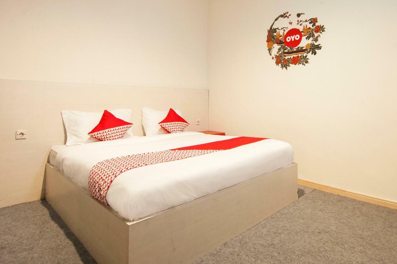 Oyo 529 Hotel Paninda Medan Bagian luar foto